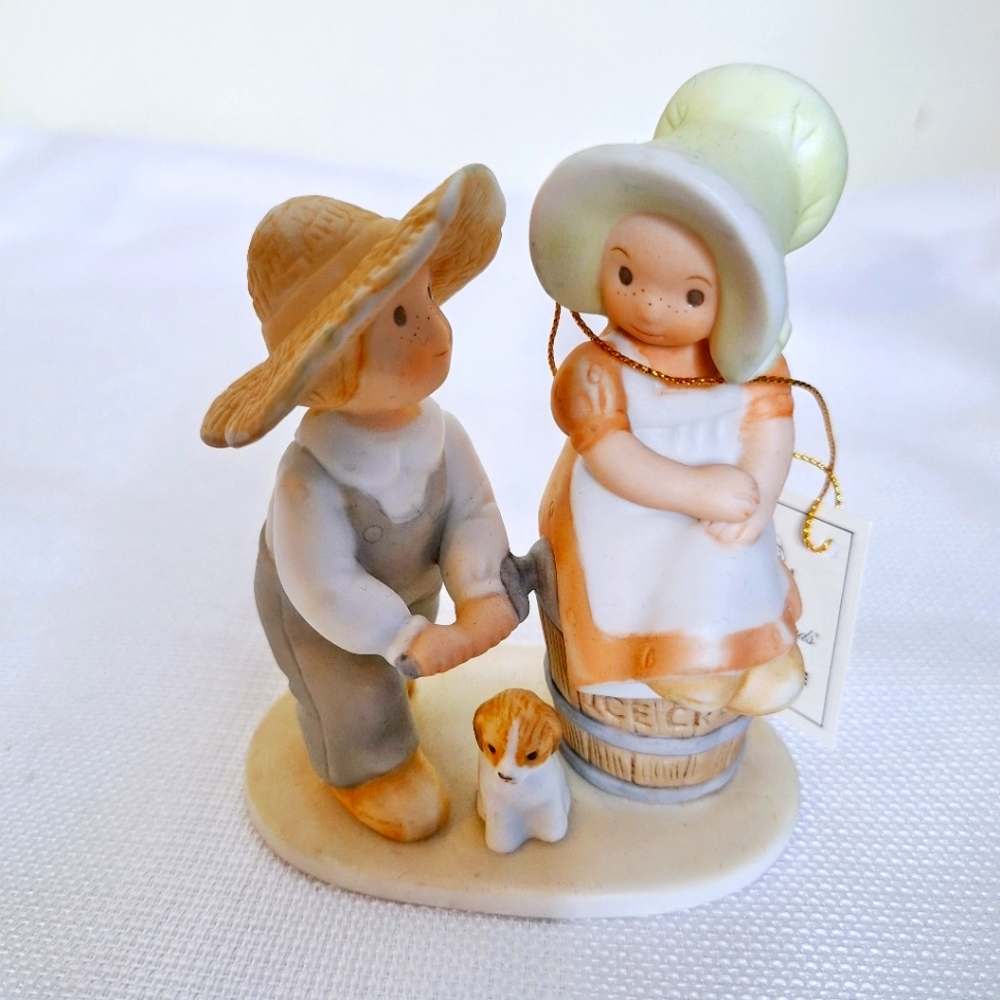 Masterpiece brand"Taste And See" Circle of Friends collector decorative figurine